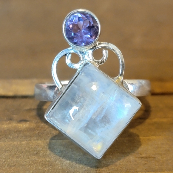 Vintage Jewelry - Rainbow Moonstone Amethyst Gemstone Sterling Silver Ring Size 7.5